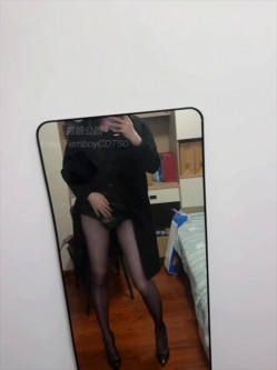圣诞狂欢 Cindy腿腿 国产极品人气TS，长相清纯身材一流，一双纤细的大长腿，不输任何女人 截图4