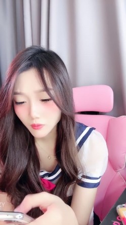 ️神级女神【董小姐】高端女神！模特身材~裸舞~道具自慰~白浆直流！ 截图15