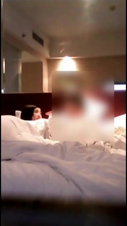 91泡妞高手约炮极品清纯女神颜值高身材娇小娇声娇气被啪啪啪的表情更是销魂 截图3