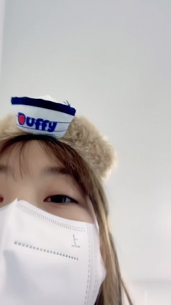 真实露脸大学生！土豪重金定制，19岁艺校高颜值美女线上接活儿，居家宿舍各种裸舞勾引，身材好又骚又是无毛 截图9