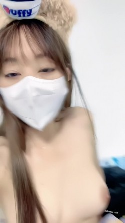 真实露脸大学生！土豪重金定制，19岁艺校高颜值美女线上接活儿，居家宿舍各种裸舞勾引，身材好又骚又是无毛 截图10