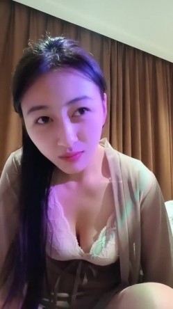 女人味！致命的女人味啊！她被深喉 吞精的样子 就是最欠操的样 截图2