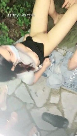 〖大二学妹疯狂性爱夜〗淫乱午夜性爱趴 三女同学VS两男同学 户外野战 无套抽插轮操白虎学妹 高清源码录制 截图13