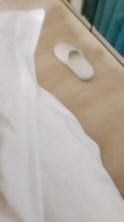 高颜值清纯欲女约啪大哥，全程露脸舔鸡巴的时候都要看着镜头，主动上位求插让大哥各种蹂躏爆草，浪叫呻吟 截图15