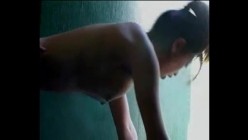 仙桃奶子的美女和猛男大白天在鱼排上纵欲的激情啪啪 好漂亮的一对仙桃奶晃来晃去 截图4