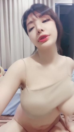 ️精品推荐 ️超大杯巨乳颜值女神『高级感甜妻』 一对无敌大胸器肥臀肥鲍假屌自慰 截图11