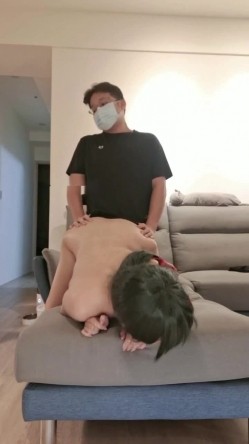 大奶美鲍颜值女模【慕慕Momo】最新作品，JK学生服双机位后入性爱道具自嗨 截图16