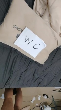 纯情微胖小婊妹露脸跟小哥激情啪啪，让小哥揉奶玩逼道具抽插浪叫不止，表情好骚让小哥各种体位抽插爆草刺激 截图1