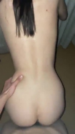 超美颜值反差大学生与男友性爱自拍流出，丰臀骑乘 深喉跪舔 清纯小女友被肏出白浆 淫声荡语极度淫骚！ 截图16