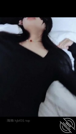 海角社区淫乱大神灌醉美女邻居 ️姐姐不在家，妹妹回家拿衣服内射她逼里 截图12
