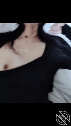 海角社区淫乱大神灌醉美女邻居 ️姐姐不在家，妹妹回家拿衣服内射她逼里 截图13