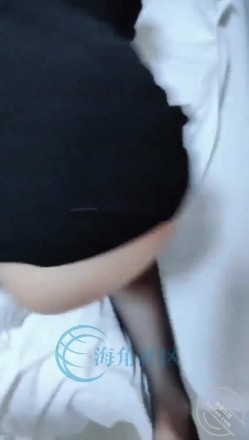 海角社区淫乱大神灌醉美女邻居 ️姐姐不在家，妹妹回家拿衣服内射她逼里 截图14
