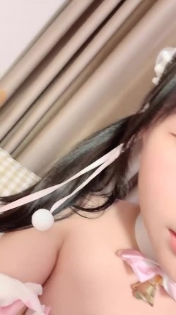 【京鱼儿】19岁童颜巨乳情趣黑丝 跳蛋自慰 爆流白浆 喷水！ 截图12