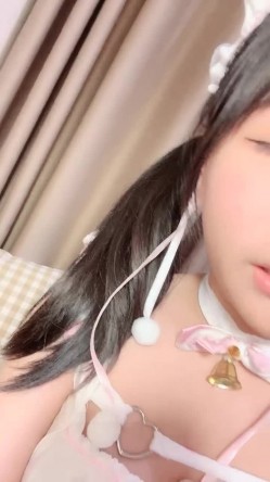 【京鱼儿】19岁童颜巨乳情趣黑丝 跳蛋自慰 爆流白浆 喷水！ 截图16