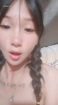18岁的学生妹下海，无套啪啪，清秀可爱，苗条蜜桃臀 截图1