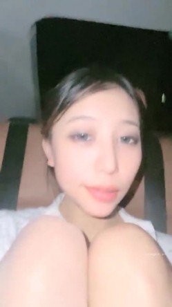 野外直播~【小尾巴】，今年最棒的户外车震~女主很漂亮，更刺激的性爱，骚货很容易被满足 截图8
