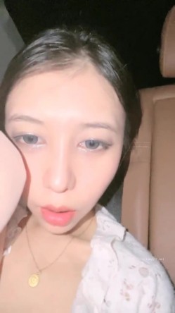 野外直播~【小尾巴】，今年最棒的户外车震~女主很漂亮，更刺激的性爱，骚货很容易被满足 截图14