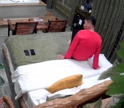 酒店摄像头破解 中年大叔酒店约炮身材火爆的美女同事 各种姿势疯狂插插插 截图1