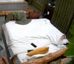酒店摄像头破解 中年大叔酒店约炮身材火爆的美女同事 各种姿势疯狂插插插 截图6