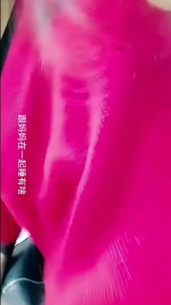倒反天罡强上老妈 ️趁老爸不在家偷拍老妈裙底被发现直接将错就错推翻老妈就强插内射 截图4
