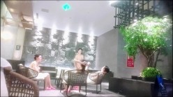 高档洗浴中心内部员工偷拍 多位身材不错的美少妇洗澡 截图1