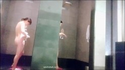 高档洗浴中心内部员工偷拍 多位身材不错的美少妇洗澡 截图8