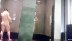 高档洗浴中心内部员工偷拍 多位身材不错的美少妇洗澡 截图10