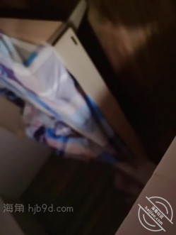 如愿以偿！抱着老妈试探，随着反抗越来越弱终于滑进老妈湿热的阴道! 截图1