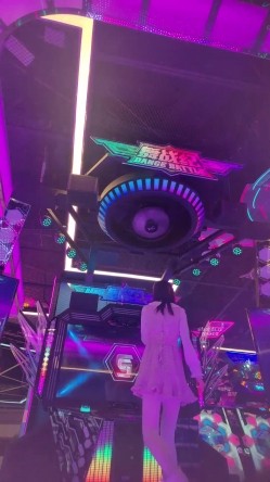 步行街拍抄底大神『KXCD』专挑年轻好看质量高的小姐姐 截图9