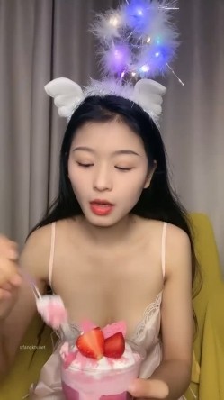 【柠美】明星脸学妹~做你的骚母狗~道具自慰~高潮喷水 截图3