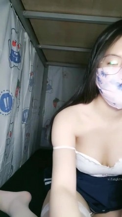 河北廊坊01年大学生【01粉粉】宿舍里偷偷直播 全裸发骚抠逼 ！~越来越多的学生妹下海了，大饱眼福了 截图7