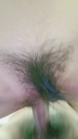 纹身大哥爆操极品小女友！白皙皮肤大长腿！骑乘姿势打桩机，表情很享受，拉手后入猛怼爽翻 截图9