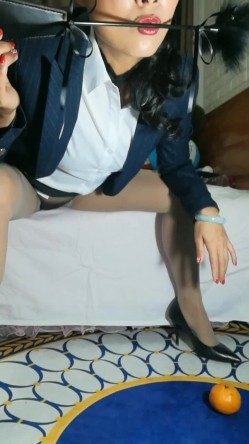 风韵犹存的熟女阿姨，超会撩逗人，一举一动都带着风情，三言两语就能让你射，太风骚了，超顶的淫语！ 截图6