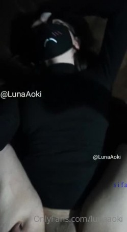 暗黑E奶肥臀博主LunaAoki付费私拍，人间巨乳被弯屌男各种啪啪紫薇 截图9