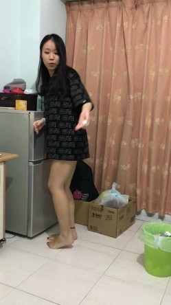露脸才是王道！热情如火的反差大学骚妹子与男友不雅自拍流出~无套后入疯狂进出~光屁屁二传丢垃圾 截图11