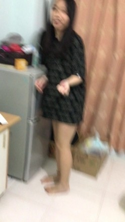 露脸才是王道！热情如火的反差大学骚妹子与男友不雅自拍流出~无套后入疯狂进出~光屁屁二传丢垃圾 截图12