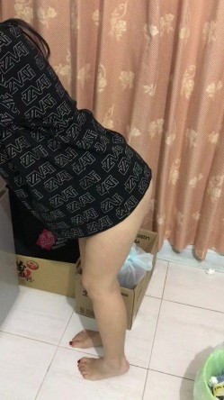 露脸才是王道！热情如火的反差大学骚妹子与男友不雅自拍流出~无套后入疯狂进出~光屁屁二传丢垃圾 截图14