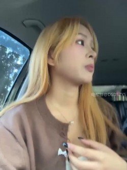 ️颜值主播【yuki_june】新人超高颜值黄发大眼睛美女、完美身材、户外商场真实漏出喷水 截图5