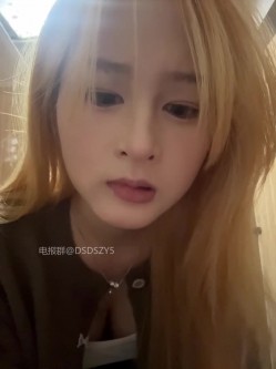 ️颜值主播【yuki_june】新人超高颜值黄发大眼睛美女、完美身材、户外商场真实漏出喷水 截图15