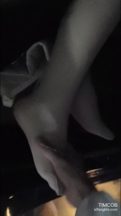 真实拍摄地下车库捡S身材超棒醉酒妹子 喝多了弄到车上各种玩弄 无毛小穴干净很漂亮 高清1080P原版 截图2
