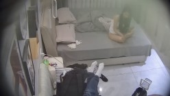 酒店偷拍反差婊气质妹子刚进入酒店就褪下裙子迫不及待等待男友的大屌插入 截图1