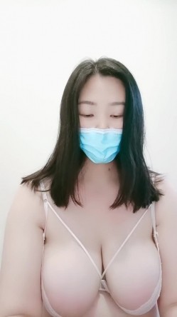 超级巨乳主播『椰汁西米露』高清源码录制35小时直播合集 无毛粉逼健身器材上甩大奶 截图2