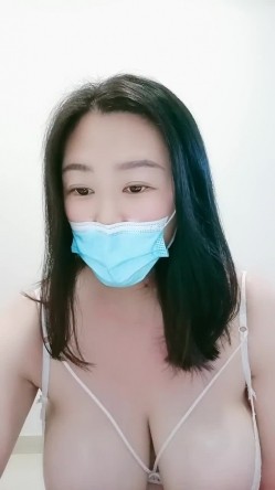 超级巨乳主播『椰汁西米露』高清源码录制35小时直播合集 无毛粉逼健身器材上甩大奶 截图4