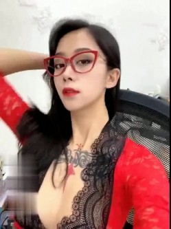 【极品高端流出】超人气女神『张贺玉』首次露点露鲍鱼超大尺度私拍流出 漂亮美乳 性感纹身 完美露脸 高清720P版 截图7