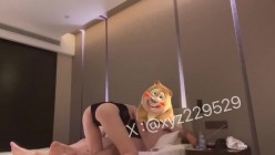 淫乱绿帽情侣『010情侣』群P 交换 淫乱盛宴！两个小母狗脸对着脸被俩老公在后面激烈输出 被操得淫相毕露 截图1