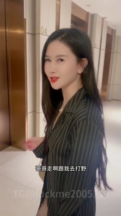 【年度最佳】颜值女神【晴宝】被多位金主包养泄密,第二弹 无论在哪里，什么时候做爱露出各式调教应有尽有 截图1