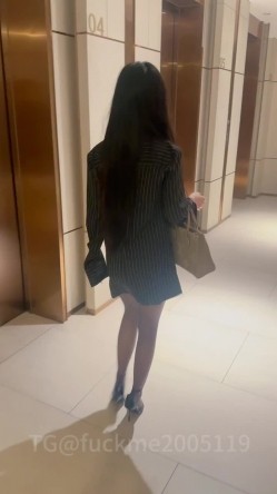 【年度最佳】颜值女神【晴宝】被多位金主包养泄密,第二弹 无论在哪里，什么时候做爱露出各式调教应有尽有 截图3