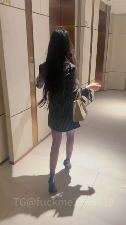 【年度最佳】颜值女神【晴宝】被多位金主包养泄密,第二弹 无论在哪里，什么时候做爱露出各式调教应有尽有 截图4