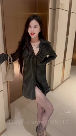 【年度最佳】颜值女神【晴宝】被多位金主包养泄密,第二弹 无论在哪里，什么时候做爱露出各式调教应有尽有 截图7