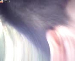 真实印度暴力强奸 一群青年在摩托车行乱奸少女，挣扎反抗无力嘶吼 截图6